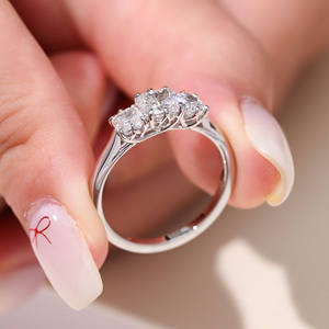 トゥインクルジュエリーの絶妙な14KホワイトゴールドHTHPラボダイヤモンドリングエレガントな3石デザイン男性用女性ウェディングプロミスリング - Product Image 4