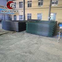 La clôture incurvée 3D galvanisée utilisée à l'extérieur lambrisse la couleur verte de cintrage de barrière de grillage verte enduite par poudre pour des jardins