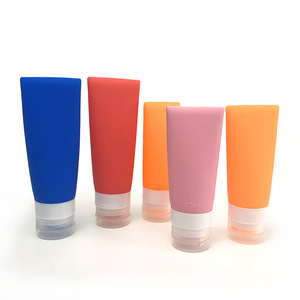 Ensemble de flacons de voyage en silicone personnalisés pour les produits de beauté avec accessoires - Product Image 1
