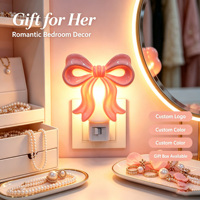 Veilleuse LED quotidienne en silicone rose mignon avec nœud romantique, lumière blanche chaude douce à brancher, décoration de chambre, cadeau pour elle
