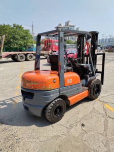 תוצרת יפן השתמש להרים מלגזה קטן מלגזה 4.5 מ 'צבע מקורי <span class=keywords><strong>3</strong></span> טון שני מיני סולר מלגזה cm makusalu makhtu - Product Image 2