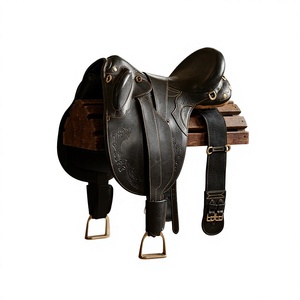 Silla de montar de carreras negra personalizada BS International NA82 con estructura de madera, herrajes de acero inoxidable, suave y cómoda. - Product Image 1