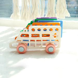 Jouets de voiture éducatifs en silicone pour bébés camion de pompiers et véhicule de sauvetage jouets de dentition doux pour bébés aides à la dentition - Product Image 2
