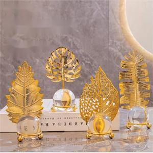 Vendita calda home office desktop arredamento in ferro battuto sfera di cristallo foglia d'oro decorazione