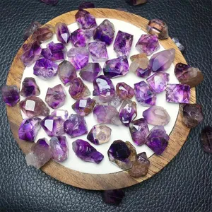 Neues Produkt Kristalls tein Schöne Farbe Spirituelle Heilung Super Seven Roh stein für Heim dekoration oder Geschenk