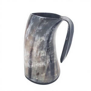 Mug de voyage artisanal en corne de buffle pour vin et bière avec couvercle à charnière, aspect antique, disponible au prix de gros en Inde - Product Image 1