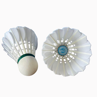 NO 5 Badminton professionnel, plumes d'oie droites de haute qualité, combinées avec des têtes de raquettes en bois tendre offrant un rebond élevé