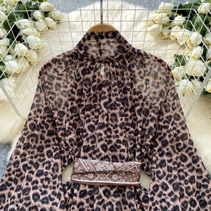 Abito da donna alla moda in seta con fiocco in pizzo gonna corta manica lanterna e stampa leopardata per l'estate - Product Image 6