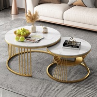 Exklusive Nordische Moderne Couchtische mit Marmorplatte, Weißes Metall, Stein, Gold, Verschachtelter Beistelltisch für Wohnzimmer und Wohnmöbel