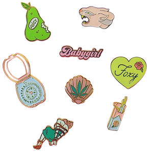 Épingles à revers en alliage de zinc plaqué or brillant avec logo personnalisé en gros, broches en émail doux imprimées en offset, badges personnalisés - Product Image 2