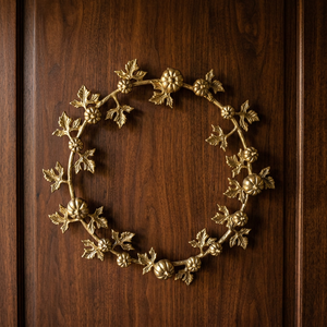 Corona Floral Clásica de Metal Hecha a Mano, Redonda, Decorativa, con Flores, Sin Iluminación, Paquete Individual - Product Image 2