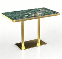 Ensemble de meubles de salle à manger de luxe pour restaurant commercial, table en pierre verte avec chaises en tissu velours pour hôtel, café, bistrot