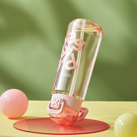 550ml 폴리카보네이트 여행용 텀블러 PC 물컵, 잠금식 뚜껑, 실리콘 빨대, 미끄럼 방지 바닥, 휴대용 손잡이 포함, 통근자/사무실용