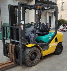 Chariots élévateurs Komatsu d'occasion de 3 tonnes, modèle FD30, pneus pleins diesel, tous en stock, pas cher, d'origine japonaise - Product Image 5