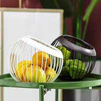 Vente en gros Corbeille à fruits ronde décorative en métal à ouverture biseautée Panier de rangement pour fruits sur pied pour articles divers