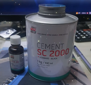 WYY176 Ciment Acrylique Noir SC 2000 REMA Tip Top Adhésif Haute Résistance 1kg 690ml Instantané pour le Travail du Bois et la Construction - Product Image 5