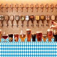 Nappe rectangulaire jetable en plastique PE à carreaux bavarois bleus et blancs pour décorations de fête de l'Oktoberfest en intérieur