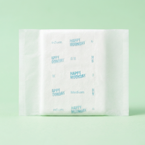 Serviettes hygiéniques Happy Moonday en coton biologique, taille moyenne, avec noyau absorbant ultra-fin et forme ailée confortable pour usage féminin - Product Image 1