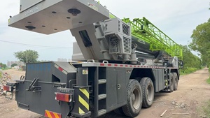 Grue mobile sur camion Zoomlion ZTC1000V5 d'occasion, marque chinoise d'origine, capacité de 100 tonnes, disponible à Dubaï - Product Image 3