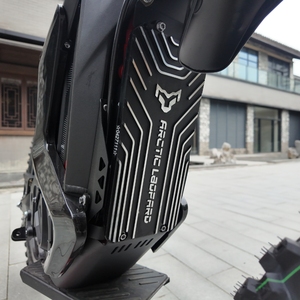 Moto tout-terrain électrique Arctic Leopard XE Pro R Dirt Bike 21/ roues à rayons 74V 60Ah 26.5kW à transmission directe pour adultes - Product Image 3