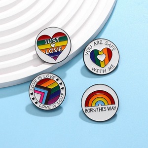 Broche métal arc-en-ciel créative Just Love coeur coloré vous êtes en sécurité avec moi rond arc-en-ciel né de cette façon Badge Punk broches bijoux - Product Image 1