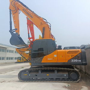 รถขุดฮุนได รุ่น 220LC-9S ปี 2023 น้ำหนัก 20 ตัน บุ้งกี๋ขุดขนาด 1 เมตร ความจุ 1 ลูกบาศก์เมตร รถจักรกลหนักมือสอง ชั่วโมงการทำงานต่ำ 1 เครื่องยนต์ 1 ปั๊ม - Product Image 2