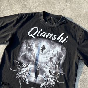 เสื้อยืดสตรีทแวร์ลำลองแบบมีรอยขาด ผ้าฝ้ายฟอกหนา พิมพ์ลายดิจิทัล ทรงหลวมไหล่ตก - Product Image 4