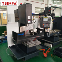 Fresadora CNC Vertical de alta precisión fabricada en fábrica GSK Control BT40 Componentes universales del núcleo del motor del engranaje de enfriamiento