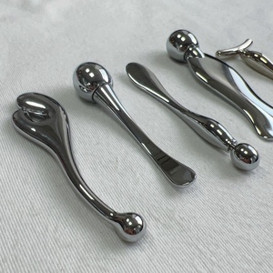 Espátula Cosmética Plateada, Cuchara para Maquillaje, Espátula de Belleza, Cuchara Metálica de Acero Inoxidable, Espátula para Cosméticos/Crema/Mascarilla - Product Image 3