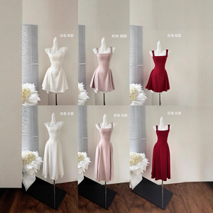 Abito da donna rosso con scollo quadrato, spalline, vestibilità slim, vita alta, linea ad A, nuovo stile francese, di nicchia, di alta gamma, vintage, estivo, per Natale - Product Image 1