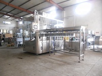 Ligne de production entièrement automatique Machine de remplissage et de vissage de bouchon de crème de jus d'huile de gelée de lait de soja de poche debout