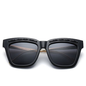 Gafas de Sol de Diseño Italiano, Polarizadas, Unisex, Modernas, de Alta Calidad, con Protección UV - Product Image 5