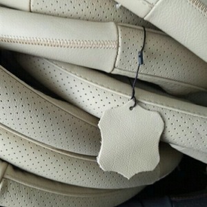ปลอกหุ้มพวงมาลัยหนัง 38 ซม. ใช้ได้กับรถยนต์ทั่วไป ใช้ได้ทุกฤดู - Product Image 1