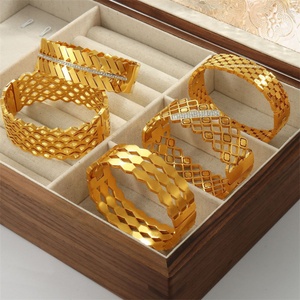 Bracelets Chunky en Acier Inoxydable Plaqué Or Personnalisés, Style Simple et Tendance, Bijoux pour Femmes - Product Image 2