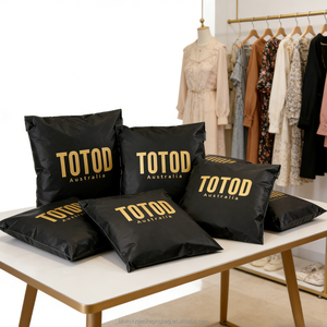 Buste per Spedizioni Ecologiche Personalizzate con Logo, Piccole Quantità, Nero e Oro, per Abbigliamento e Corrieri - Product Image 2