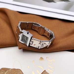 2025 nuovo orologio da donna al quarzo quadrante quadrato alla moda, all'avanguardia, personalizzato, lussuoso, semplice e atmosferico - Product Image 2