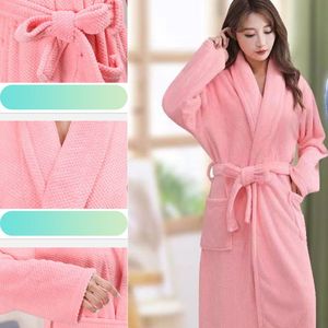 Peignoir <span class=keywords><strong>de</strong></span> luxe en velours corail personnalisé pyjama rose épaissi à manches longues pour adultes peignoir pour hommes et femmes draps <span class=keywords><strong>de</strong></span> serviette <span class=keywords><strong>de</strong></span> <span class=keywords><strong>bain</strong></span> - Product Image 3