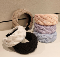 Handgefertigtes Haarband aus Eisseide mit breitem Rand und hohem Schädelvolumen im Retro-Stil – luxuriöser Haarreif für Hochzeiten & Ostern