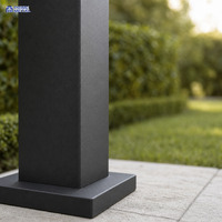 Poteau de clôture en aluminium thermolaqué noir avec base réglable multi-angles pour panneaux de clôture de jardin en composite WPC