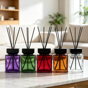 <span class=keywords><strong>Bouteille</strong></span> diffuseur de parfum <span class=keywords><strong>en</strong></span> <span class=keywords><strong>verre</strong></span> carrée de 1000 ml avec bouchon <span class=keywords><strong>en</strong></span> bois noir pour la décoration intérieure de luxe aux États-Unis - Vente <span class=keywords><strong>en</strong></span> gros - Product Image 5
