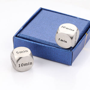Ensemble de dés personnalisés D&D en acier inoxydable de 16 mm, forme cubique avec lettres et motifs gravés pour les jeux, avec logo personnalisé - Product Image 4