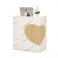 Petit comptoir de bar en bois, comptoir d'accueil, caisse enregistreuse, mobilier commercial moderne minimaliste durable pour magasin de vêtements