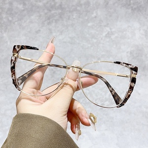 Gafas Elegantes Retro de Montura Grande Unisex con Lentes Profesionales de Bloqueo de Luz Azul, Diseño Único y Moderno de Ojo de Gato, Venta al por Mayor TR90 - Product Image 2