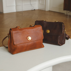 Sac à bandoulière en cuir vintage pour femme, marron, horizontal, carré, avec rabat, à sangle unique, pour tenues quotidiennes 6001 - Product Image 4
