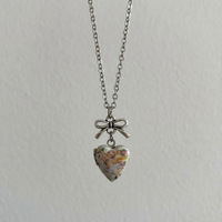 Collier Rétro Cœur d'Ange avec Boîte Photo, Nœud Doré, Design Niche, Accessoire Esthétique d'Inspiration Luxe, Article Très Vendu