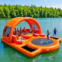 Grand parc aquatique gonflable Big Island : Ponton de fête, flotteurs gonflables, trampolines, canapés flottants et piscine de relaxation