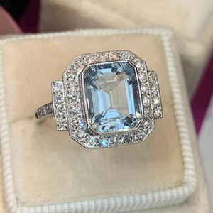Anello di Lusso con Gemma Quadrata Blu Acqua per Donne, Elegante Gioiello da Dito per Anniversario - Product Image 1