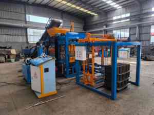 Machine automatique de fabrication de briques en béton Machine à blocs Lugo pour brique <span class=keywords><strong>Monomur</strong></span> Fabrica De Ladrillos - Product Image 6