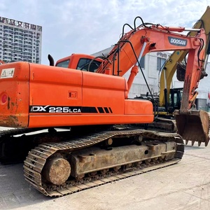 Excavadora de cadenas usada DOOSAN DX225LCA de 22 toneladas para trabajos pesados, con motor y caja de cambios, ideal para terraplenes comerciales complejos y estabilización de terrenos. - Product Image 1