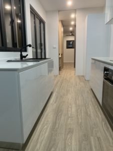 Villa Moderna a 2 Piani con 5 Camere da Letto Espandibile in Container Marittimo d'Acciaio da 40 Piedi Pronta per la Spedizione - Product Image 4